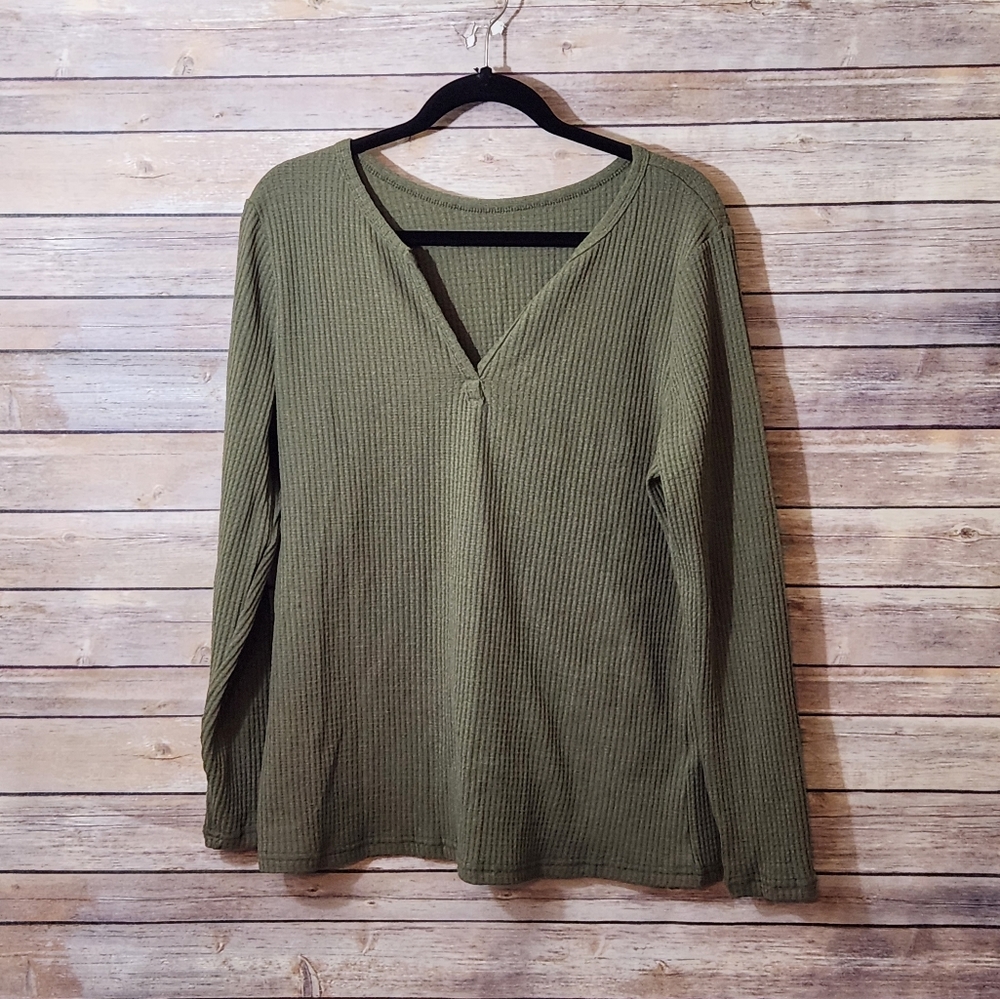 NWOT Green Vneck Waffle Knit Top